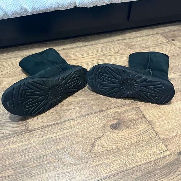 EUC! Women's UGG Classic Short II Boot 1016223 Black 100% Authentic Size 8 - Picture 4 of 7